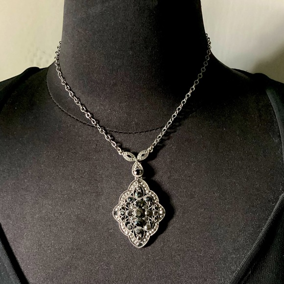 Liz Claiborne Jewelry - Liz Claiborne necklace